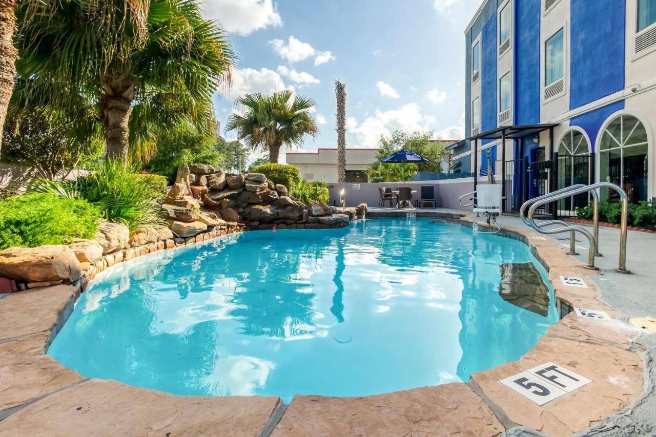 Comfort & Fm1960-champions Hotel Houston